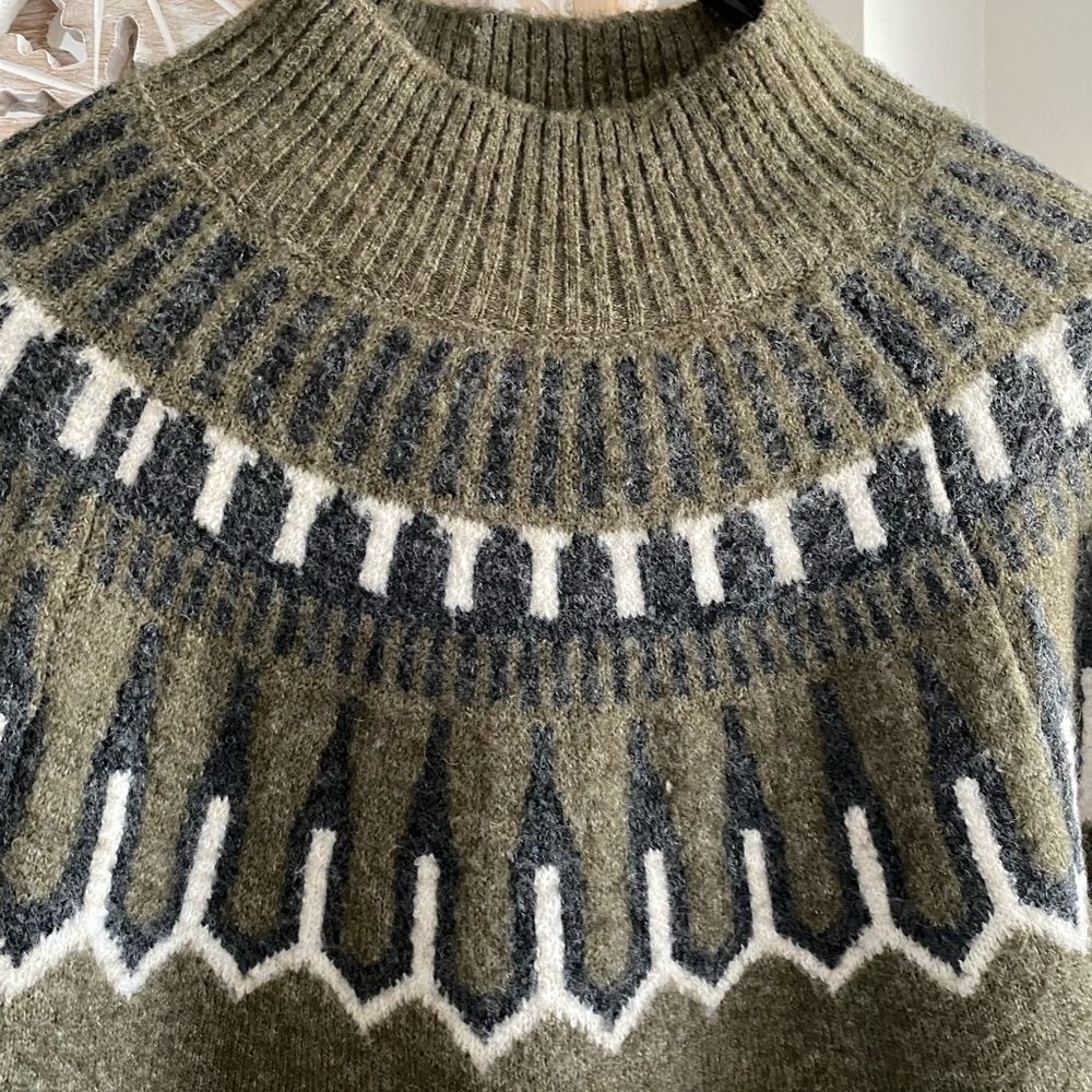 Vera moda sweater .. beautiful olive green color , size small